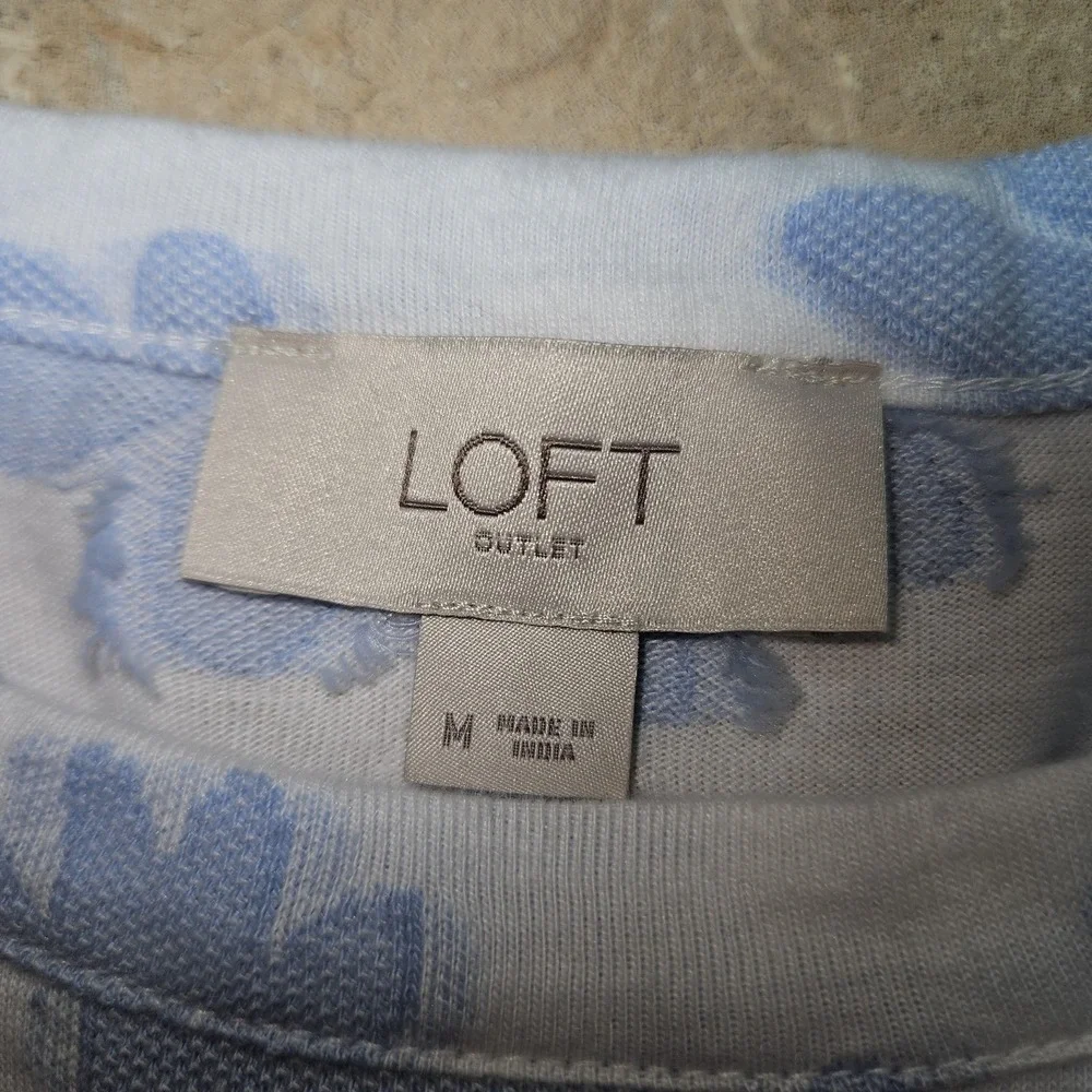 Loft Outlet knit top Women M White Blue Daisy Floral Feminine Preppy Cottagecore